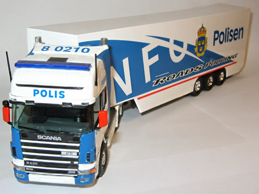 Scania 144L 530 Police Trailer diecast model