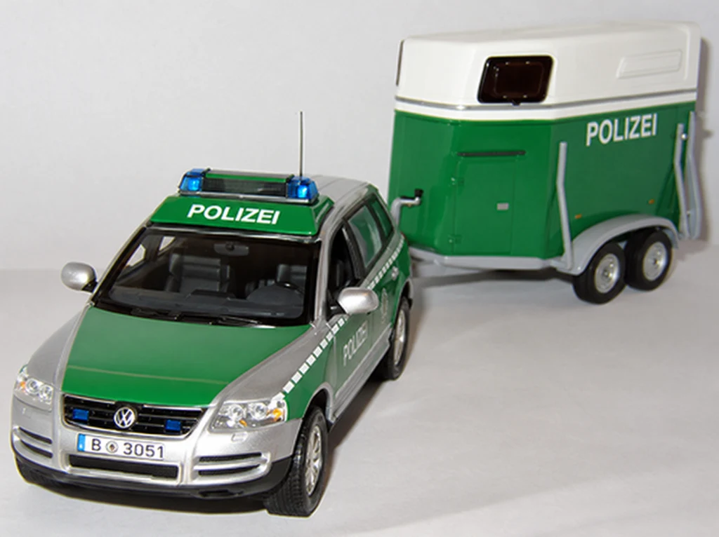 Volkswagen Touareg POLIZEI diecast model