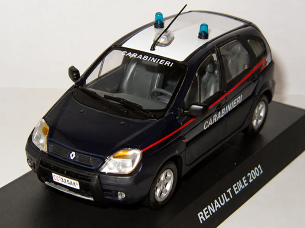 2003 Renault RX4 Carabinieri diecast model